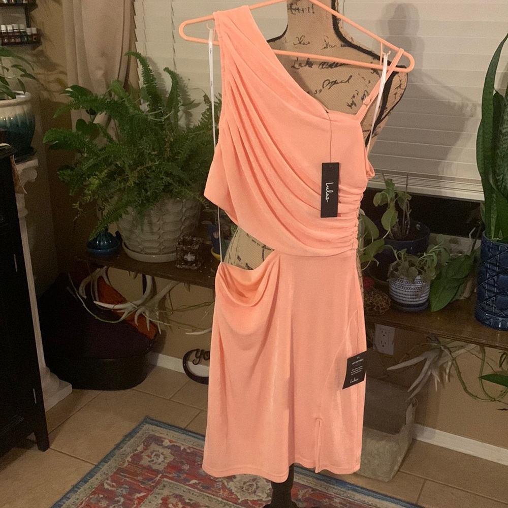 Cut and Run Peach Ruched Cutout Asymmetrical Bodycon Mini Dress. Size Medium